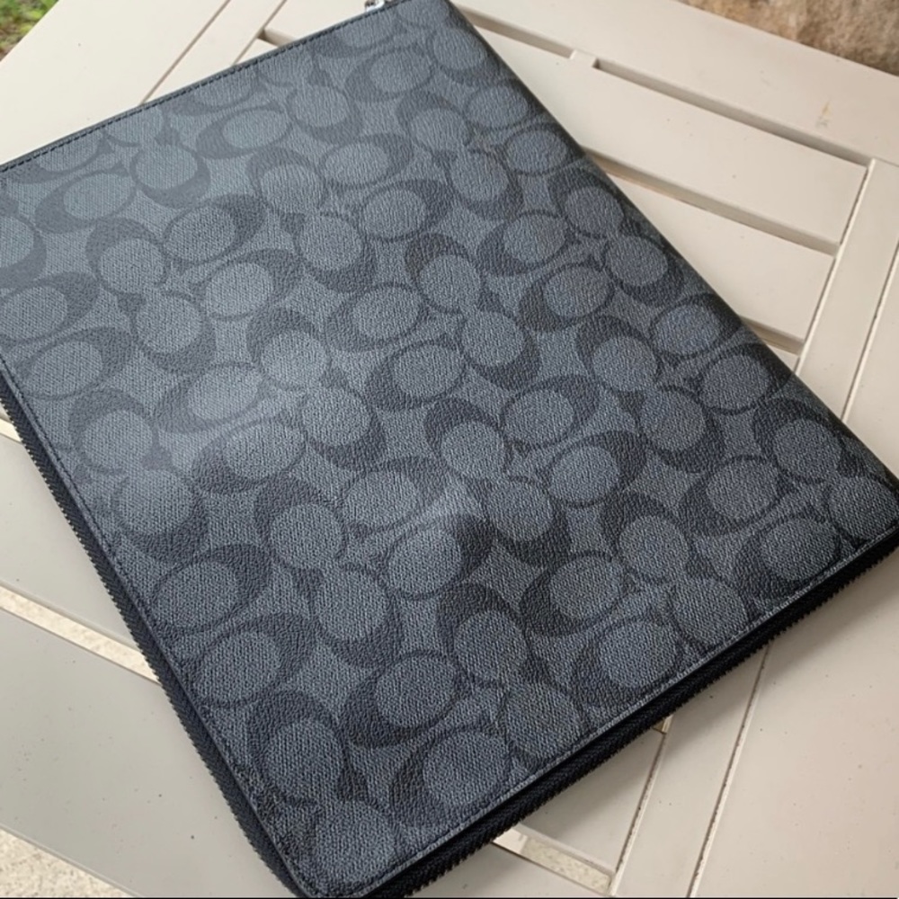 Authentic Coach sign.leather laptop/organizer case - Picture 7 of 8